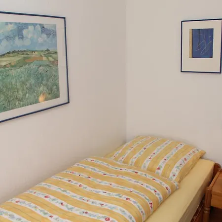Eisenhauer In Apartment